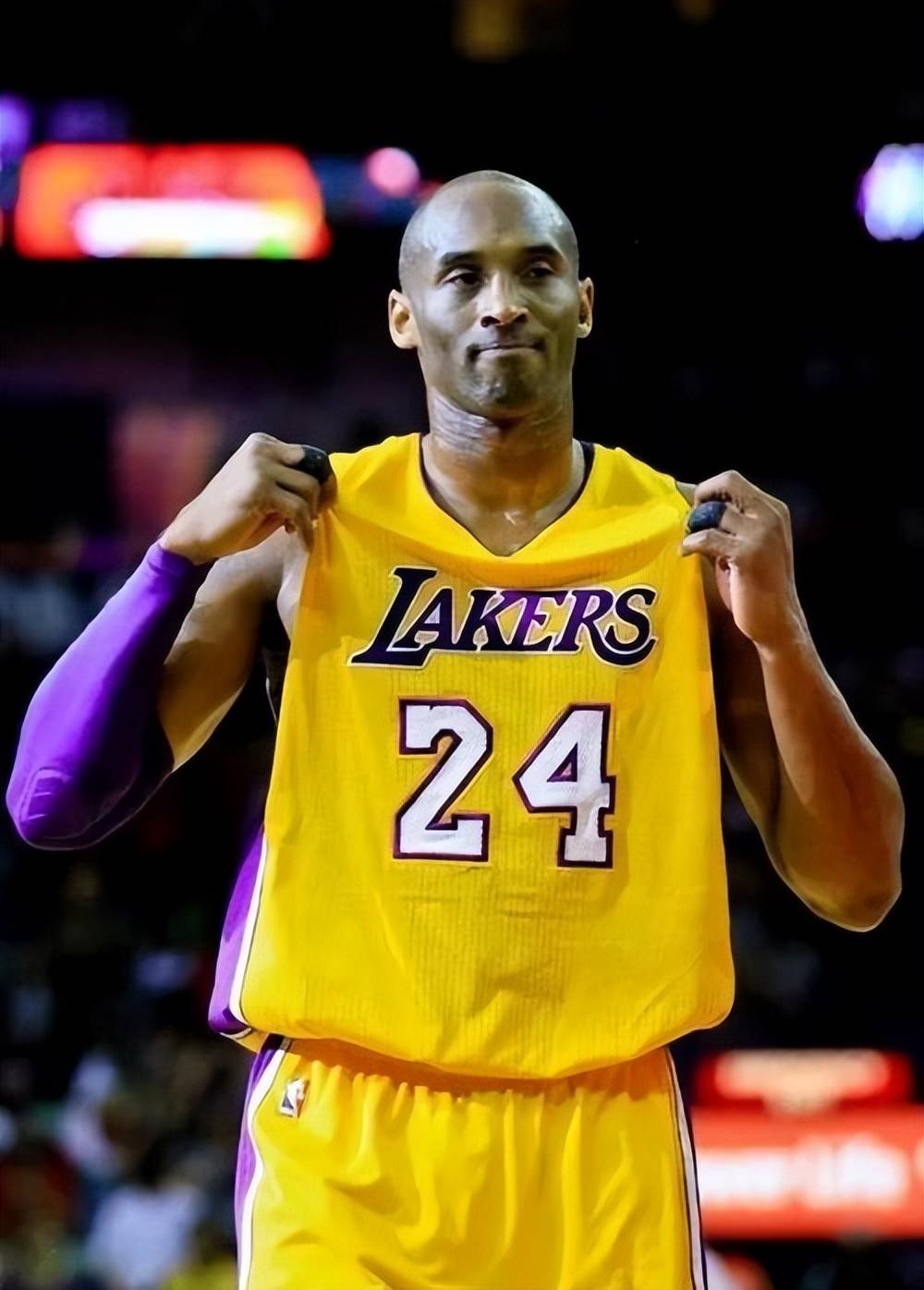 道奇Kiké化身蓝色圣诞老人 惊喜探访送暖孩子笑开怀