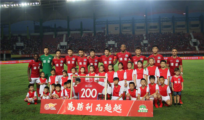 费耶诺德主帅：如果你能在圣西罗淘汰米兰，你就可以感到自豪