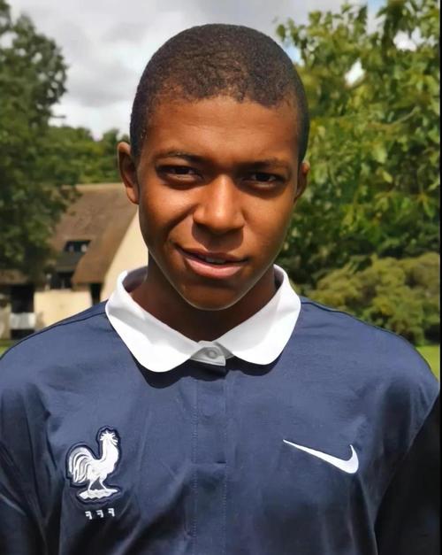 记者：吕迪格膝盖不适出战马竞存疑，赫伊森可能搭档阿森西奥